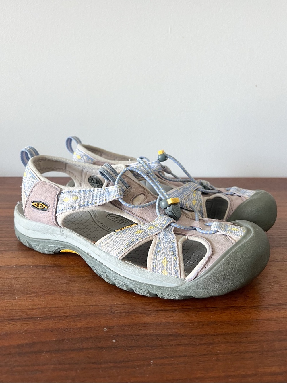 Keen Newport H2 Waterproof Hiking Sandals Gray Yellow Women's Size 10.5